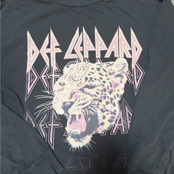 Def Leppard Graphic Long Sleeve Shirt - Picture 2 of 4